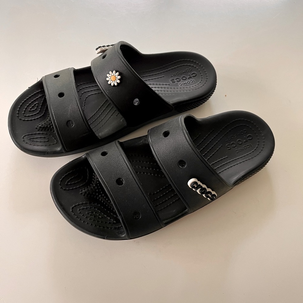 Crocs Classic sandals size 9 with Daisy Jibbitz